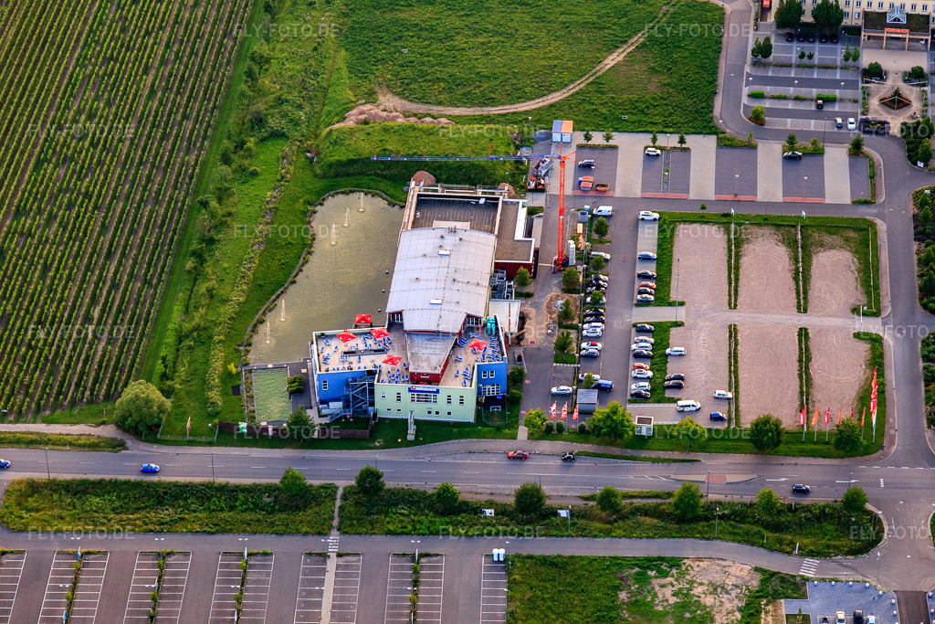 Luftbild: Fitnessstudio Pfitzenmeier Premium Resort Neustadt in Neustadt an der Weinstraße im Bundesland Rheinland-Pfalz in Deutschland. Foto: IMG_107755.jpg vom 03.06.2018 durch Werner Riehm/FLY-FOTO.deNeustadt | Pfitzenmeier