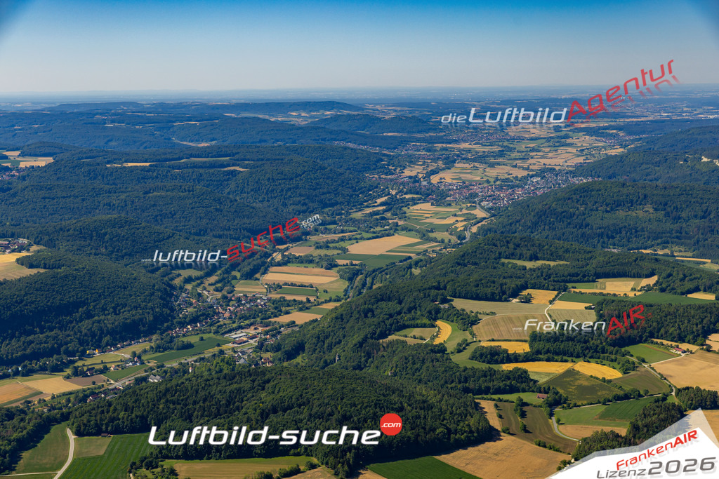 Die Luftaufnahme Wiesenttal - Ebermannstadt wurde 2022 vom Flugzeug aus (keine Drohne) erstellt. Hohe Auflösung -für große Poster und Wandbilder geeignet - Garantiert!