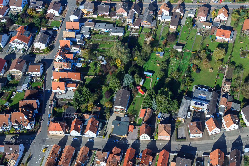 Luftbild: Saarstraße Villa Kunterbunt in Kandel im Bundesland Rheinland-Pfalz in Deutschland. Foto: IMG_34504.jpg vom 26.10.2010 durch Werner Riehm/FLY-FOTO.de