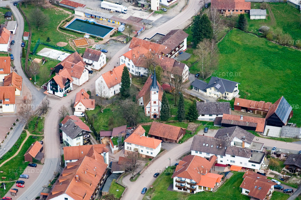 Luftbild: Evangelische Kirche Güttersbach - Quellkirche im Ortsteil Güttersbach in Mossautal im Bundesland Hessen in Deutschland. – Foto: IMG_10332.jpg vom 20.04.2008 durch Werner Riehm/FLY-FOTO.de – Auflösung des Originals: 3231 x 2153 px – Evangelische Kirchengemeinden Güttersbach und Mossau