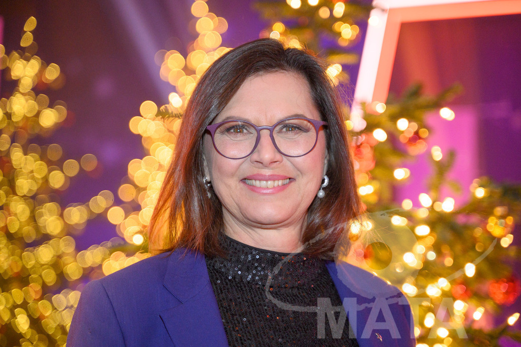 _DWA1294 | Ilse Aigner bei '30 Jahre Sternstunden-Gala 2023' in der Frankenhalle. Nürnberg, 15.12.2023 - Realisiert mit Pictrs.com