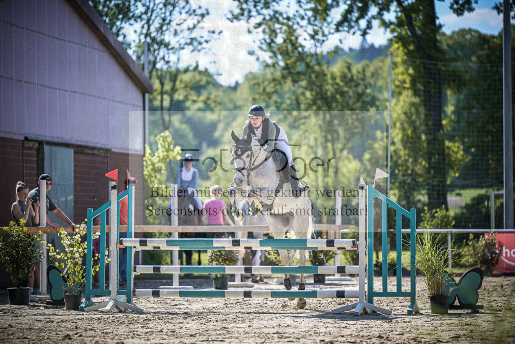 DOS_2634 | Entdecke hochwertige Reitturnierfotos von Foto Oger. Professionell, emotional und authentisch – jetzt Lieblingsmomente im Shop bestellen.Deutschlandweite Turnierfotografie. - Realisiert mit Pictrs.com