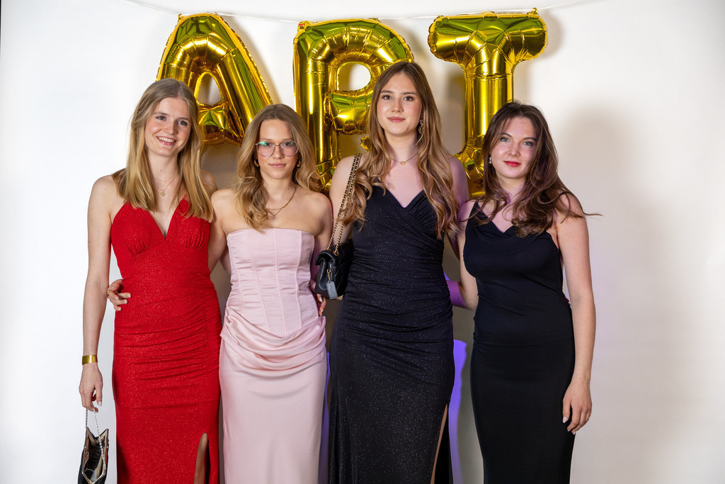 Abiball GGM 2026 _ Gruppenfotos-018 | Henke Visuals - Realisiert mit Pictrs.com