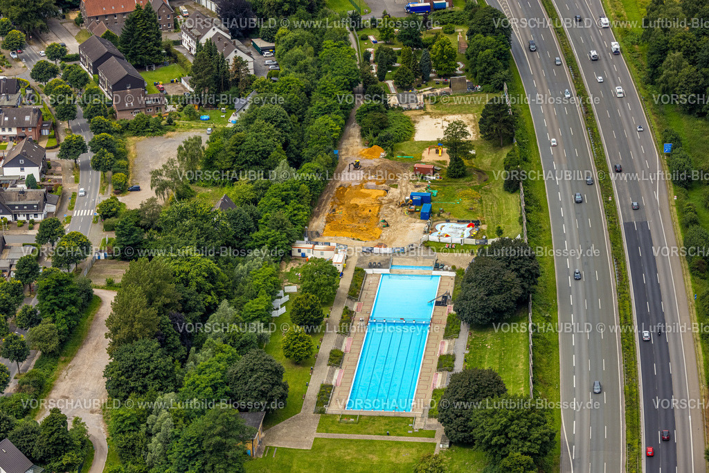 Bottrop240701400 | Luftbild, Stenkhoffbad Freibad, Baustelle und Bauphase Umbauarbeiten für Multifunktionsgebäude, Eigen, Bottrop, Ruhrgebiet, Nordrhein-Westfalen, Deutschland