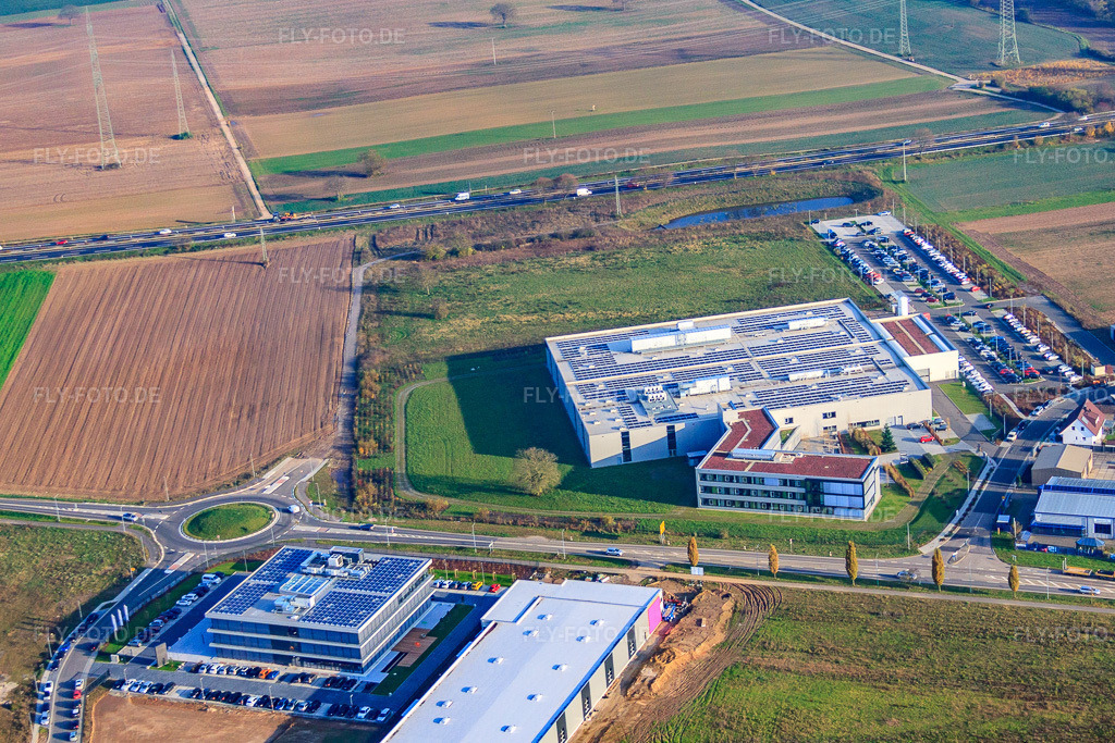 Luftbild: DBK David + Baader GmbH in Rülzheim im Bundesland Rheinland-Pfalz in Deutschland. – Foto: IMG_61102.jpg vom 18.11.2013 durch Werner Riehm/FLY-FOTO.de – Auflösung des Originals: 4325 x 2883 px – DBK Gruppe - Ihr Partner rund ums Heizen & Kühlen