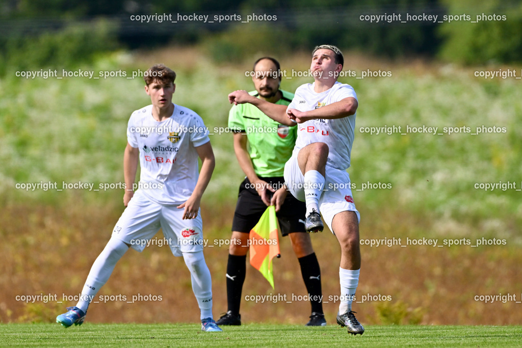 ASKÖ Köttmannsdorf vs. Union Matrei | #5 Matteo Juvan ASKÖ Köttmannsdorf, #29 Sebastian Salbrechter ASKÖ Köttmannsdorf, Kemal Zobic Referee, ASKÖ Köttmannsdorf vs. Union Matrei, ASKÖ Köttmannsdorf vs. Union Matrei am 13.09.2025 in Köttmannsdorf (Sportplatz Köttmannsdorf), Austria, (Photo by Bernd Stefan)