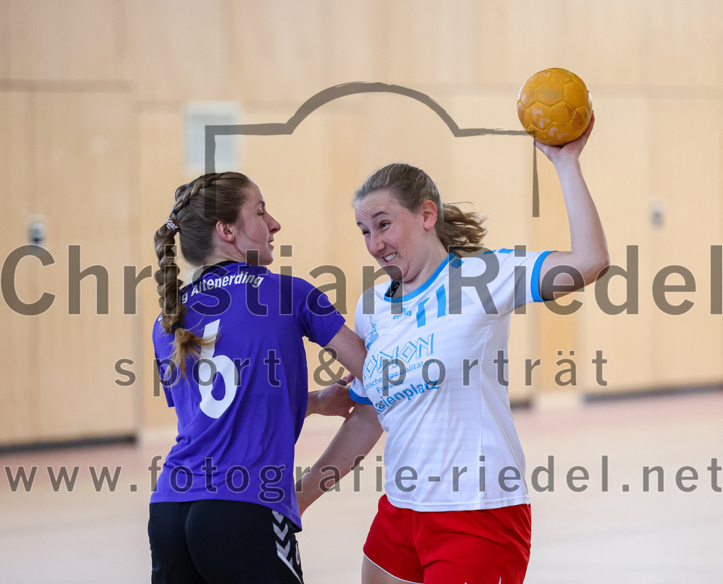 2023-03-18_025_SpVgg_Altenerding_II_gegen_HSG_Freising-Neufahrn_II | Erding, Deutschland, 18.03.2023:
Handball, Bezirksliga Frauen Altbayern 2022 / 2023, 14. Spieltag, SpVgg Altenerding II gegen HSG Freising-Neufahrn II, Endergebnis: 25:27

Elisabeth Bauschmid (SpVgg Altenerding, #6), Cara Bittner (HSG Freising-Neufahrn, #11)

Foto: Christian Riedel / fotografie-riedel.net
