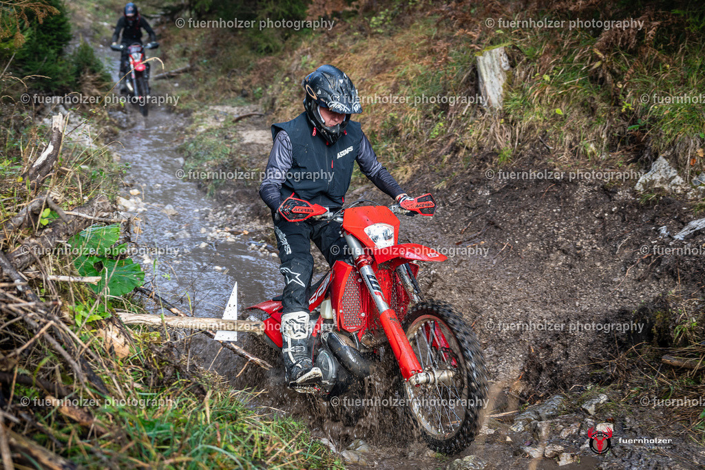 fuernholzer_241026-C1-73 | Fotografische Impressionen von der Red Stag Enduro Extreme by fuernholzer-photography.com. Endurosport in Österreich fotografisch festgehalten von fuernholzer. Auftragsfotografie für Private, Gewerbefotos und Industriefotografie. Eventfotografie, Sportfotografie und Motorsportfotografie. Anbieter von Fotoworkshops, Fototraining, fotografischen Vorträgen und Fotoseminaren.