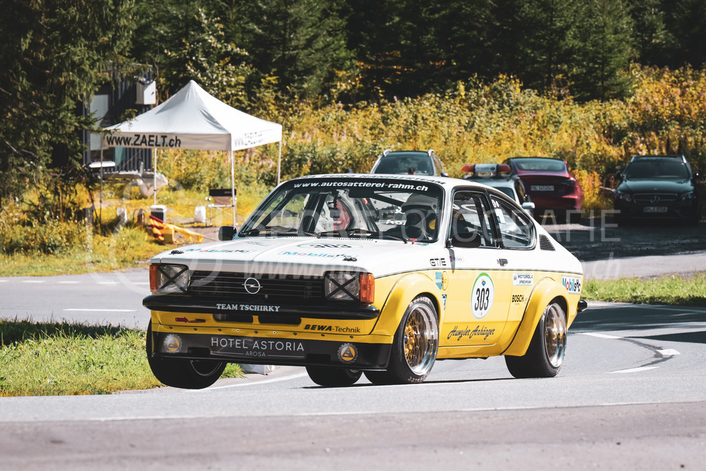 21. Arosa ClassicCar 2025 - 6. =September= 2025 | Urs Rahm aus Obfelden (SUI) in einem Opel Kadett C Coupe GT/E aus dem Jahre 1978 mit Startnummer 303 am Arosa ClassicCar 2025 in der Kategorie Sport Trophy..@arosaclassiccar, @arosa.official, #arosaclassiccar, #arosa, #76curves, #classiccarBild: Sportfotografie Markus Aeschimann | www.markus-aeschimann.ch - Realisiert mit Pictrs.com