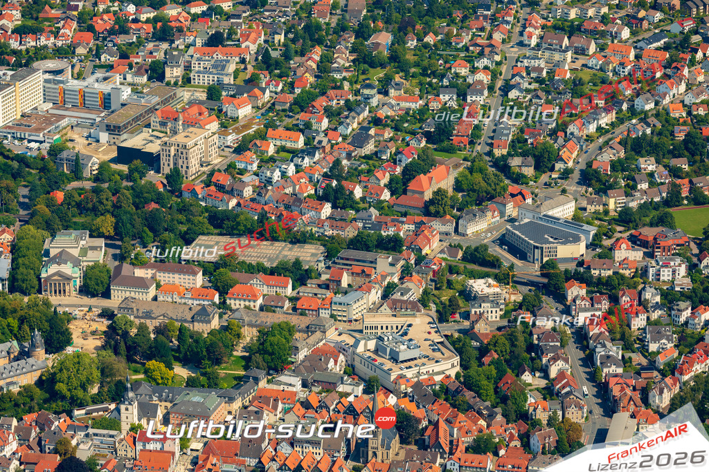 Luftbild der Stadt Detmold - Die Luftaufnahme wurde 2025 vom UL-Flugzeug heraus erstellt ( keine Drohne ) - Hochauflösende Luftaufnahme - für professionelle Ausdrucke geeignet. Die Geschenkidee !Hier alle&nbsp;Infos zur Lizenzierung der LuftaufnahmeWir fliegen auch dieses Jahr wieder in Ihre Region um Luftbilder zu erstellen.- Luftbild anfragen