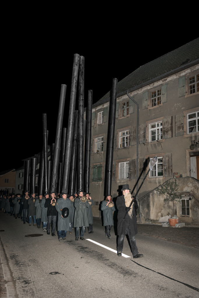Ziefner Nünichlingler | unterwegs durch das Dorf. - Realisiert mit Pictrs.com