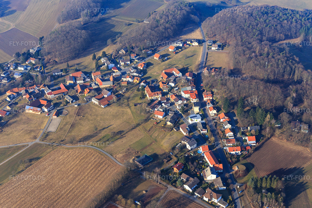 Luftbild: Dorfansicht im Odenwald aus Süden im Ortsteil Böllstein in Brombachtal im Bundesland Hessen in Deutschland. Foto: IMG_096757.jpg vom 15.02.2017 durch Werner Riehm/FLY-FOTO.de