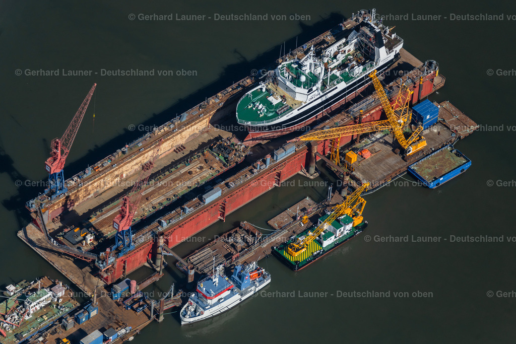 4037250 | Mützelfelder Werft im Amerikahafen, Cuxhaven
