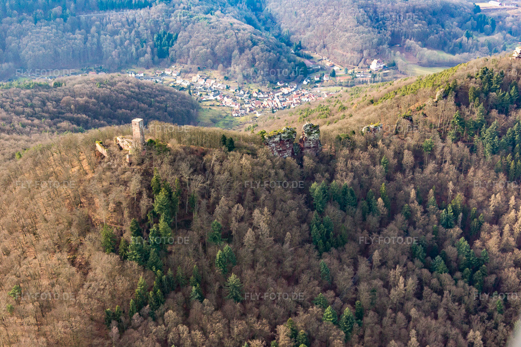 Luftbild: Burgruinen Anebos Jungturm und Scharfenberg in Leinsweiler im Bundesland Rheinland-Pfalz in Deutschland. Foto: IMG_096491.jpg vom 02.02.2017 durch Werner Riehm/FLY-FOTO.de