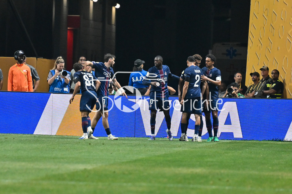 Paris Saint Germain - FC Bayern München | Jubel der Franzosen nach dem Treffer zum 1-0 durch Desire DOUE (Paris SG 14) / Tor / Torschuetze / Freude / Happy / FIFA Club World Cup: Paris Saint Germain - FC Bayern Muenchen, Mercedes Benz Stadium am 05.07.2025 / NOT FOR SALE IN USA