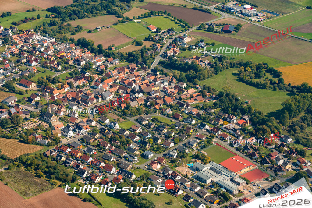 Luftaufnahme von Hallerndorf - Die Luftaufnahme wurde 2025 vom UL-Flugzeug heraus erstellt ( keine Drohne ) - Hochauflösende Luftaufnahme - für professionelle Ausdrucke geeignet. Die Geschenkidee !Mit Lizenz und Bildrechte bestellbar