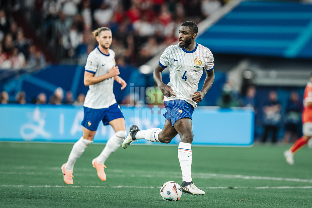 Fußball | Herren | UEFA-Fußball-Europameisterschaft 2024 | Gruppe D | Österreich vs. Frankreich | 17.06.2024 | Dayot Upamecano (#4, Frankreich) mit dem Ball