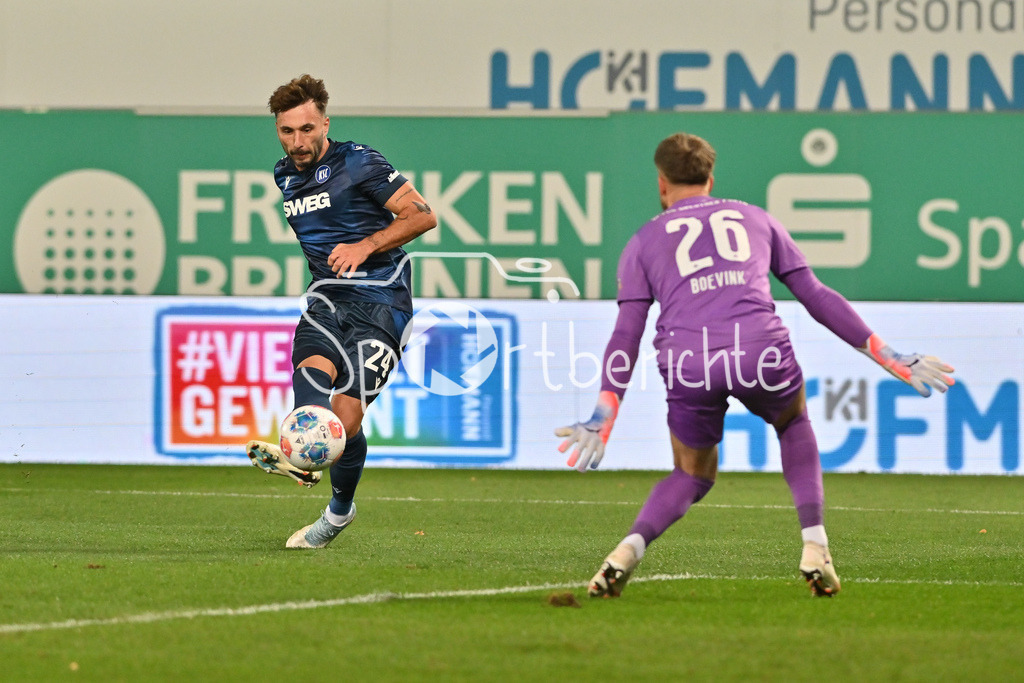 SpVgg Greuther Fürth - Karlsruher SC | FUERTH, GERMANY - OCTOBER 24: Fabian SCHLEUSENER (Karlsruher SC 24) shooting against Pelle BOEVINK (Spvgg Greuther Fuerth 26) during the 2. bundesliga match between SpVgg Greuther Fuerth vs. Karlsruher SC on matchday 10 at Sportpark Ronhof Thomas Sommer on October 24, 2025 in Fuerth, Germany / DFL REGULATIONS PROHIBIT ANY USE OF PHOTOGRAPHS AS IMAGE SEQUENCES AND/OR QUASI-VIDEO