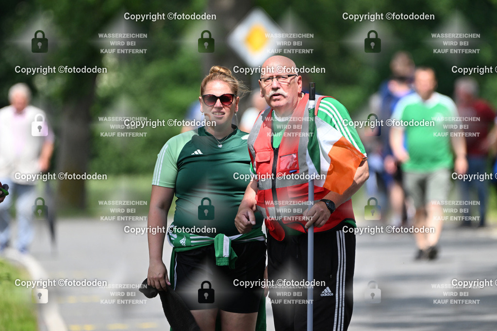 DSC_1480 | Anke Klöpper / Südarle / NOR mit ihrem Vater und Bahnanweiser