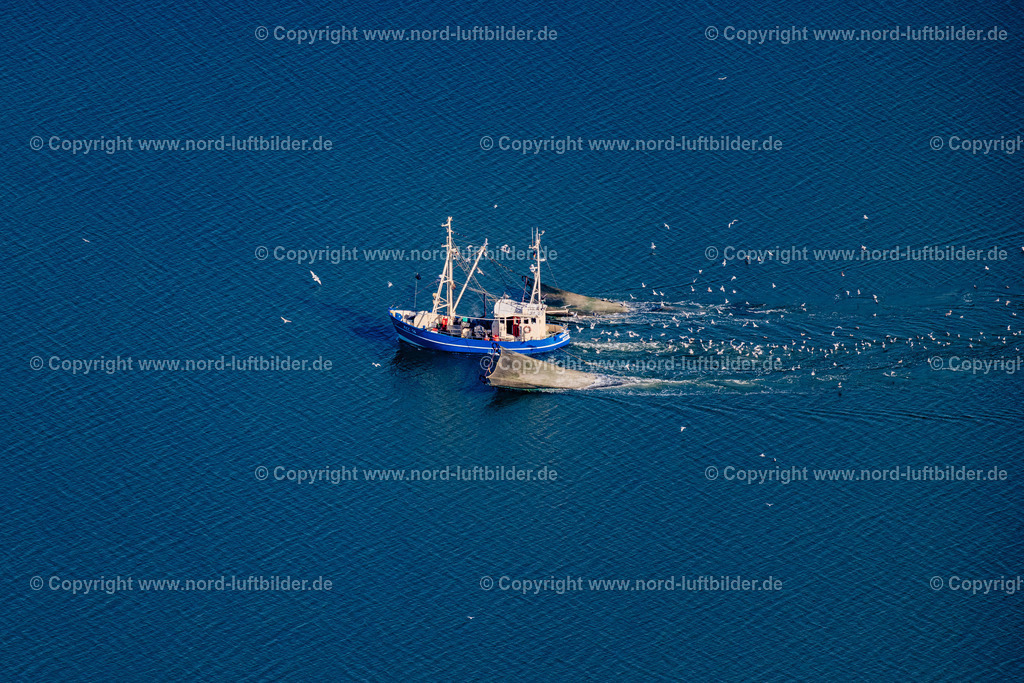 Norderney_Krabbenkutter_ELS_5479050923 | NORDERNEY 05.09.2023 Krabbenkutter in Fahrt " ACC 14 Gerda Katharina " in den Prilen vor Norderney im Bundesland Niedersachsen, Deutschland. // Shrimp cutter in motion "ACC 14 Gerda Katharina" in the Prilen off Norderney in the state Lower Saxony, Germany. Foto: Martin Elsen