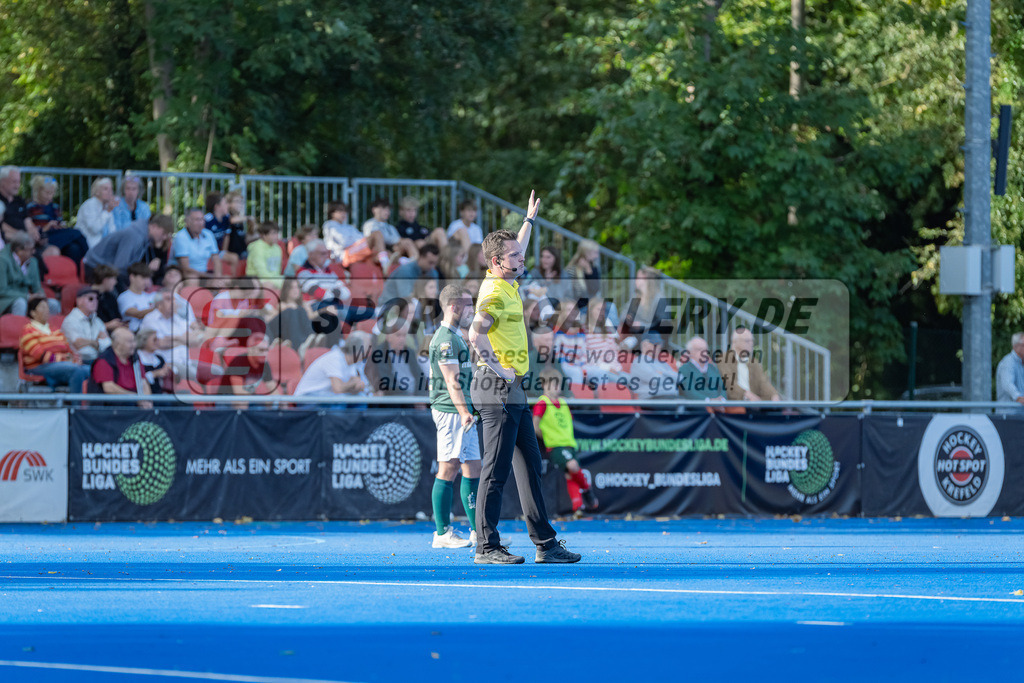 HK_20231007_105197 | 1.Bundesliga Herren Crefelder HTC - Uhlenhorst Mülheim am 7.10.2023 CHTC, Krefeld , Fabian Jung ( SR )