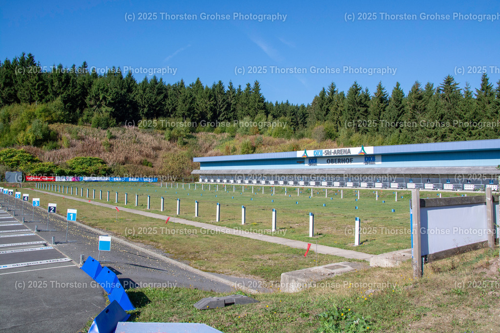 Deutsche Meisterschaften Biathlon 2018 | Deutsche Meisterschaften Biathlon 2018, Massenstart Frauen am 15.09.2018 in der DKB SKI ARENA in Oberhof, (Deutschland)

Bild: Schiessanlage der Ski-Arena Oberhof - Realisiert mit Pictrs.com