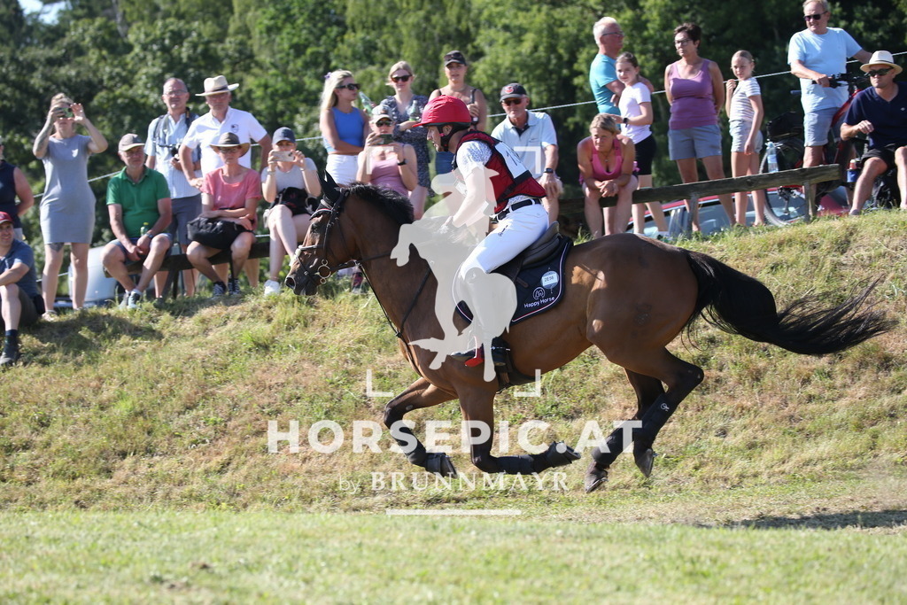 DL2Q2043 | Willkommen bei Brunnmayr - Design & Fotografie – Ihrem Spezialisten für Reitturniere und Pferdeveranstaltungen in Oberösterreich, Salzburg und Bayern! Seit über 17 Jahren sind wir leidenschaftlich dabei.
