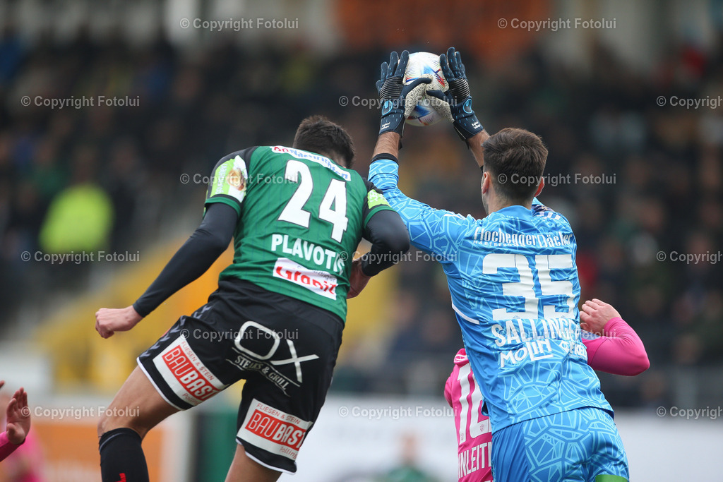 A_LUI_20230212_0016 | SPORT FUSSBALL ADMIRAL BUNDESLIGA SV RIED VS TSV HARTBERG
IM BILD: Tin Plavotic (SV Ried), Raphael Sallinger (TSV Hartberg)

FOTO:FOTOLUI/UW
