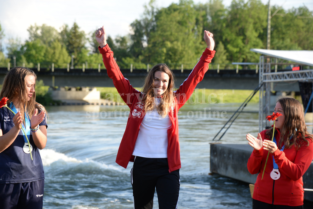 ICF CANOE FREESTYLE WORLD CUP 1 / PLATTLING | 2024 ICF CANOE FREESTYLE WORLD CUP 1 / PLATTLINGWomen's Kayak Surface Final v.l. Ottilie ROBINSON-SHAW (Great Britain); Zofia TULA (Poland); Merle HAUSER (Germany) - Realisiert mit Pictrs.com