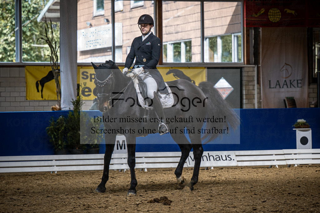 DOS_1254 | Entdecke hochwertige Reitturnierfotos von Foto Oger. Professionell, emotional und authentisch – jetzt Lieblingsmomente im Shop bestellen.Deutschlandweite Turnierfotografie. - Realisiert mit Pictrs.com