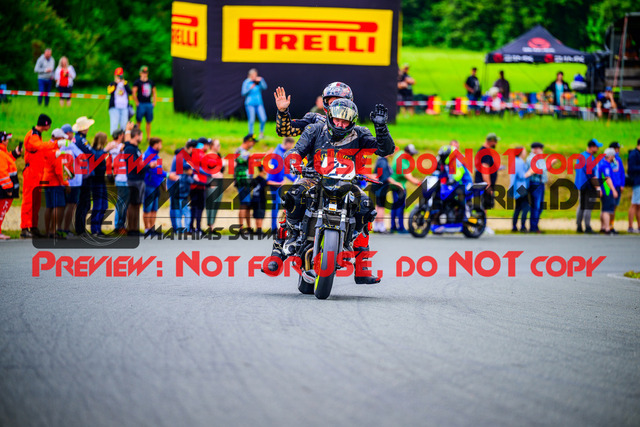 MaZZes_FotoMatrix_240728_6021986_4922 | TWIN