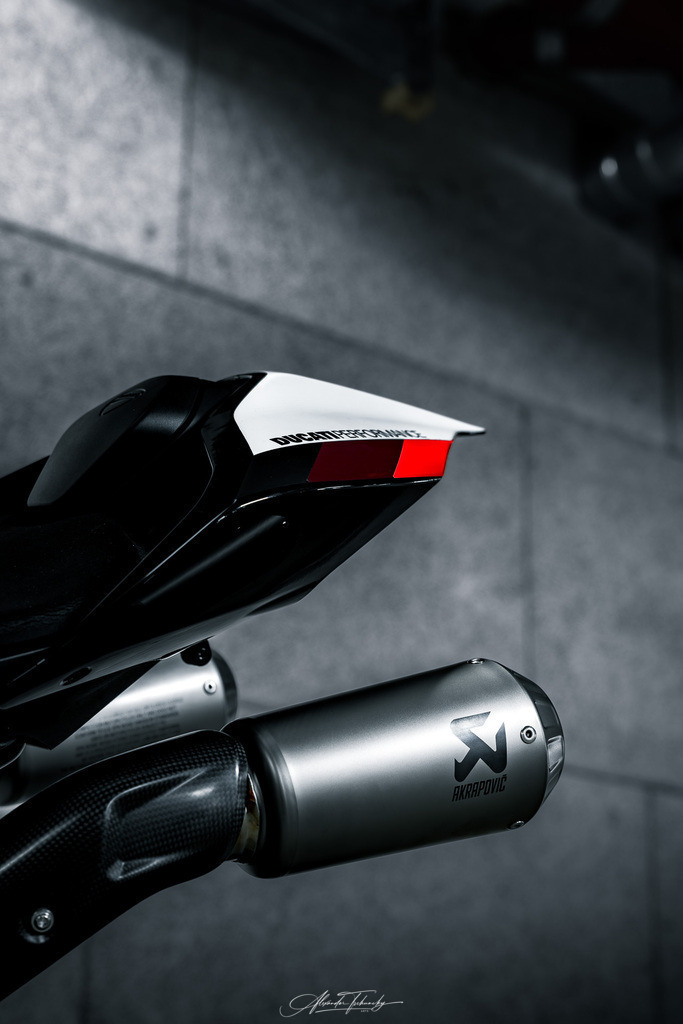 Ducati Panigale V4S | Entdecken Sie die faszinierende Welt von Alexander Tschuncky Arts: Kreative Fotografie, atemberaubende Automobilkunst und hochwertiger Bilderdruck. Lassen Sie sich inspirieren! - Realisiert mit Pictrs.com