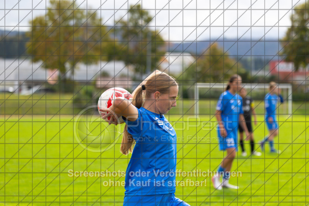 20261010_144347_0096_(c)_by_PhotoPeet | #,1.FC Donzdorf (schwarz) vs. SC Sand (blau), Fußball, EnBW-Oberliga B -Juniorinnen, 05. Spieltag, Saison 2026/2027, Rasenplatz Lautertal Stadion, Süßener Straße 16, 73072 Donzdorf, 10.10.2026 - 14:00 Uhr,Foto: PhotoPeet / Sport- &amp; Eventfotografie / Peter Harich