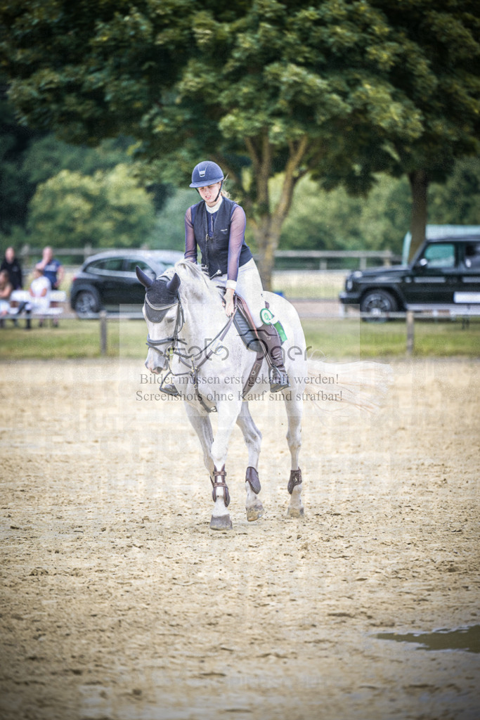 DOS_6901 | Entdecke hochwertige Reitturnierfotos von Foto Oger. Professionell, emotional und authentisch – jetzt Lieblingsmomente im Shop bestellen.Deutschlandweite Turnierfotografie. - Realisiert mit Pictrs.com