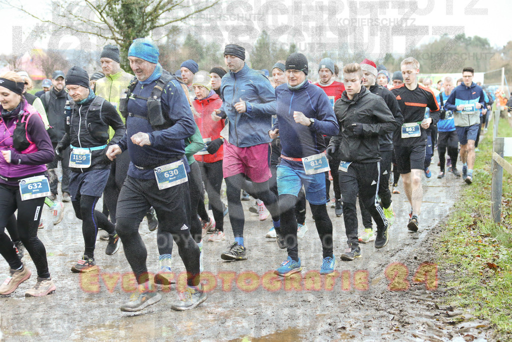 241208_0927_EX1_3771 | Sportfotografie im Rhein-Sieg Kreis, Köln, Bonn, NRW, Rheinland Pfalz, Hessen, etc. Unser Tätigkeitsfeld umfasst den Laufsport vom Volkslauf über den Marathon, Duathlon, Triathon bis zum Ultralauf wie Kölnpfad Ultra oder Schindertrail.