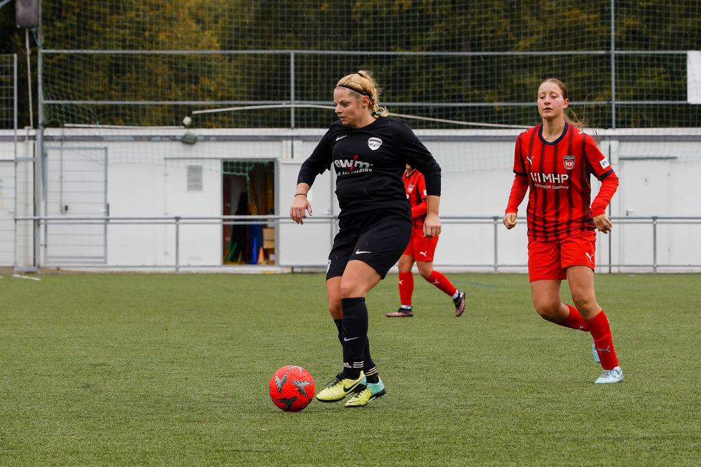 FCHHOH_251005_9974 | 1.FC Heidenheim 1846 II vs. SGM Hohenmemmingen/Sontheim, Fußball, Frauen, Bezirksliga, 2025/2026, 4. Spieltag, 05.10.2025 in Heidenheim, Kunstrasen b. Voith-Arena West(Foto: Michael Bulling) - Realisiert mit Pictrs.com