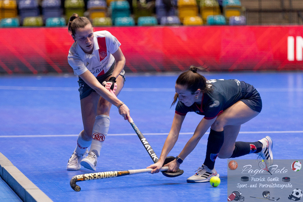 Volvo E.R.B. Final 4 Halbfinale Frauen: Der Club an der Alster - Berlienr HC, 25.01.2025 | Marie Charlotte Jeltsch (Der Club an der Alster #21) &amp; Stefanie Wendt (Berliner HC #3) im Kampf um den Ball, Der Club an der Alster - Berliner HC, Frankfurt, Süwag Arena, 25.1.2025 - Realisiert mit Pictrs.com