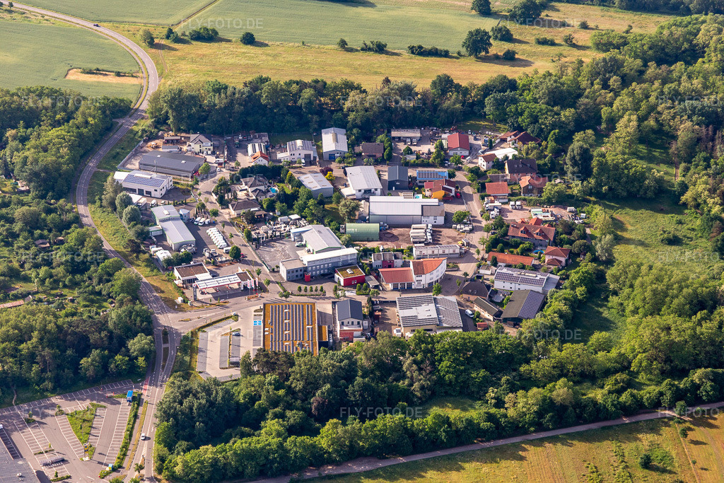 Luftbild: Gewerbegebiet Mittelwegring in Jockgrim im Bundesland Rheinland-Pfalz in Deutschland. Foto: IMG_131538.jpg vom 22.05.2022 durch Werner Riehm/FLY-FOTO.de