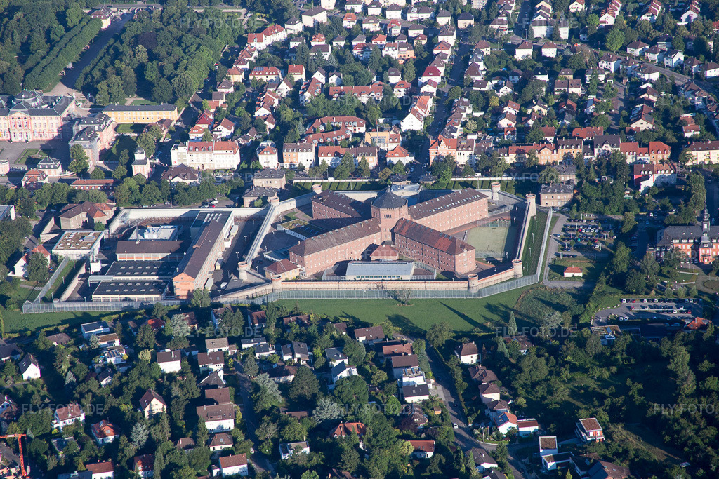 Luftbild: Justizvollzugsanstalt von Norden in Bruchsal im Bundesland Baden-Württemberg in Deutschland. Foto: IMG_092318.jpg vom 01.08.2016 durch Werner Riehm/FLY-FOTO.de