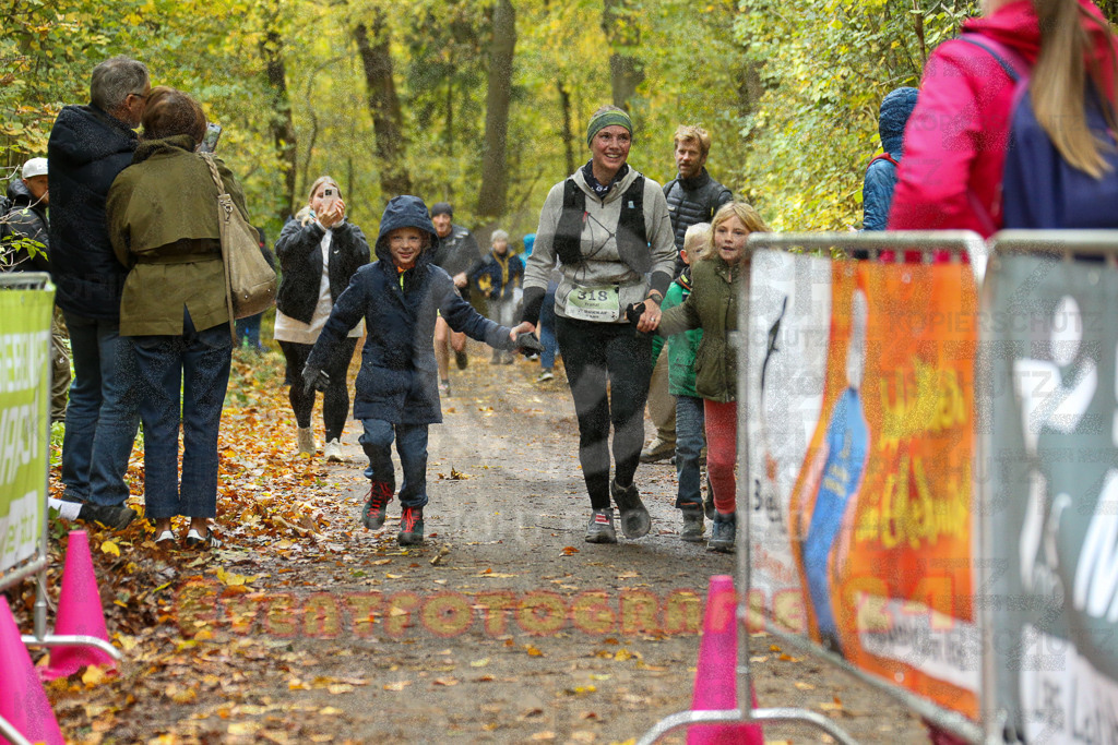 251026_1320_EX1_3221 | Sportfotografie im Rhein-Sieg Kreis, Köln, Bonn, NRW, Rheinland Pfalz, Hessen, etc. Unser Tätigkeitsfeld umfasst den Laufsport vom Volkslauf über den Marathon, Duathlon, Triathon bis zum Ultralauf wie Kölnpfad Ultra oder Schindertrail.