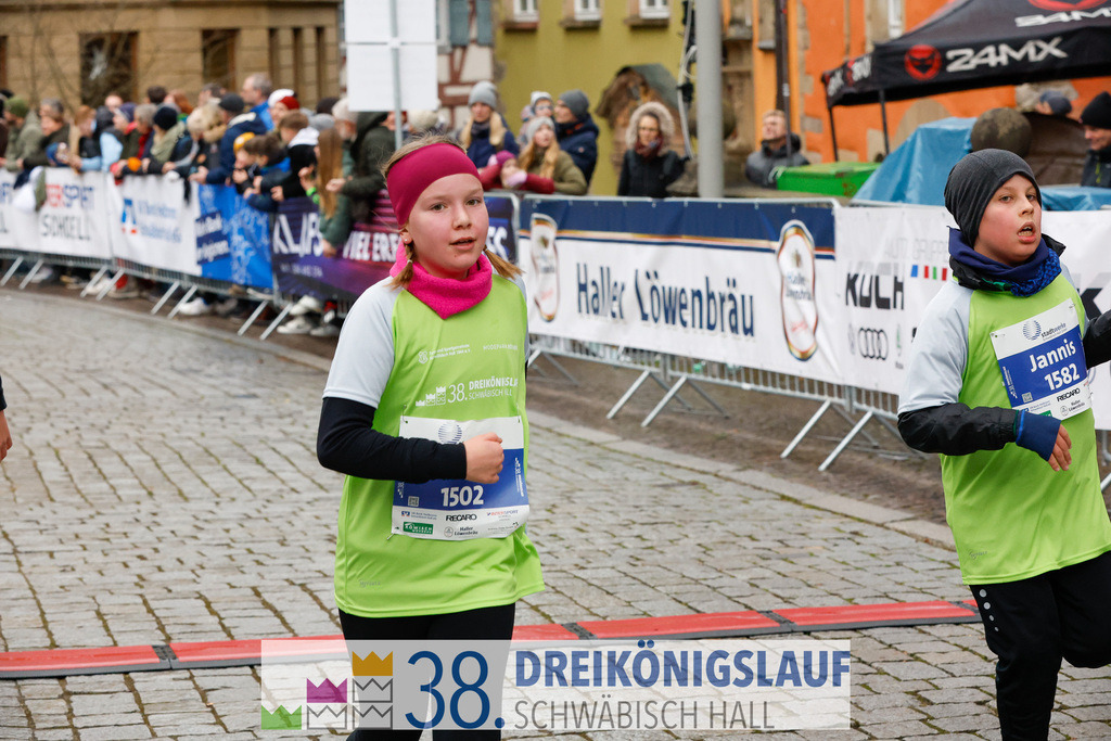 1700m Stadtwerke Jugendlauf | 3 Koenigslauf 2024 1700m Stadtwerke Jugendlauf - Realisiert mit Pictrs.com