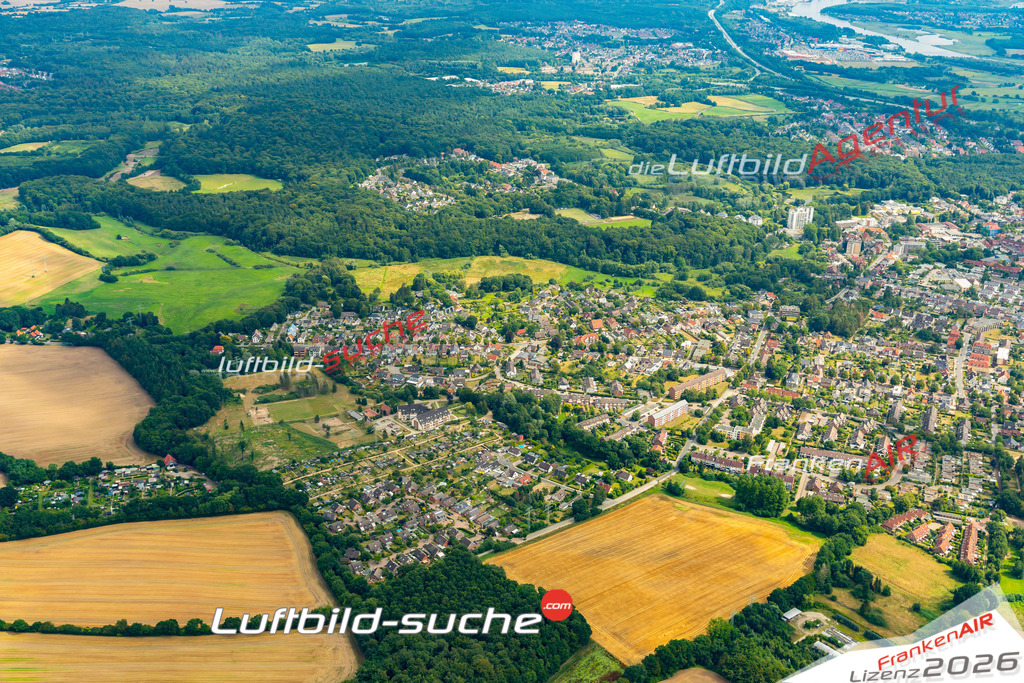 Aktuelles Luftbild von  Bad Schwartau - Die Luftaufnahme wurde 2022 mittels UL-Flugzeug erstellt ( keine Drohne ) - hochauflösende Kamera-Systeme von  Canon -
Beste Qualität - Für grossformatige Ausdrucke geeignet. Die Geschenkidee !