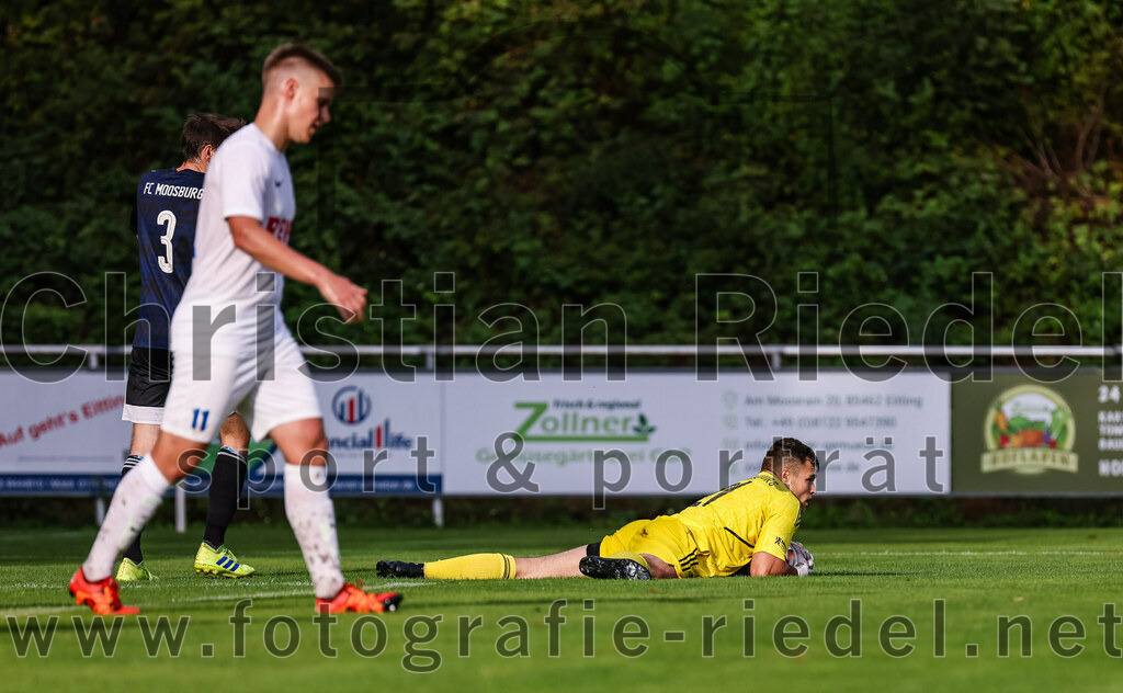 2023-07-28_067_FC_Eitting_gegen_FC_Moosburg | Eitting, Deutschland, 28.07.2023:
Fußball, Kreisliga 2023 / 2024, 1. Spieltag, FC Eitting gegen FC Moosburg, Endergebnis: 1:1

Benedikt Einhauser (FC Moosburg, #3), Torwart Patrik Heilmair (FC Moosburg, #21)

Foto: Christian Riedel / fotografie-riedel.net