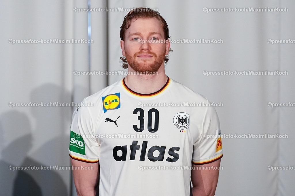 xYDRx12012601041 | 12.01.2026, xydrx, Handball, Portraittermin der Deutschen Nationalmannschaft in Hannover vor der EHF Euro 2026: Tom Kiesler