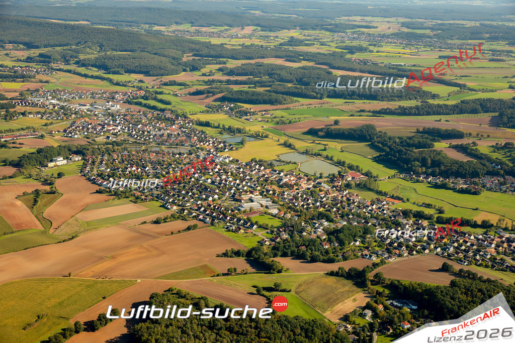 Das Luftbild zeigt :  Stegaurach - Die Luftaufnahme wurde 2023 vom UL-Flugzeug aus erstellt ( keine Drohne ) - Hochauflösende Luftaufnahme - Für grossformatige Ausdrucke geeignet. Die Geschenkidee !Mit Lizenz und Bildrechte bestellbar