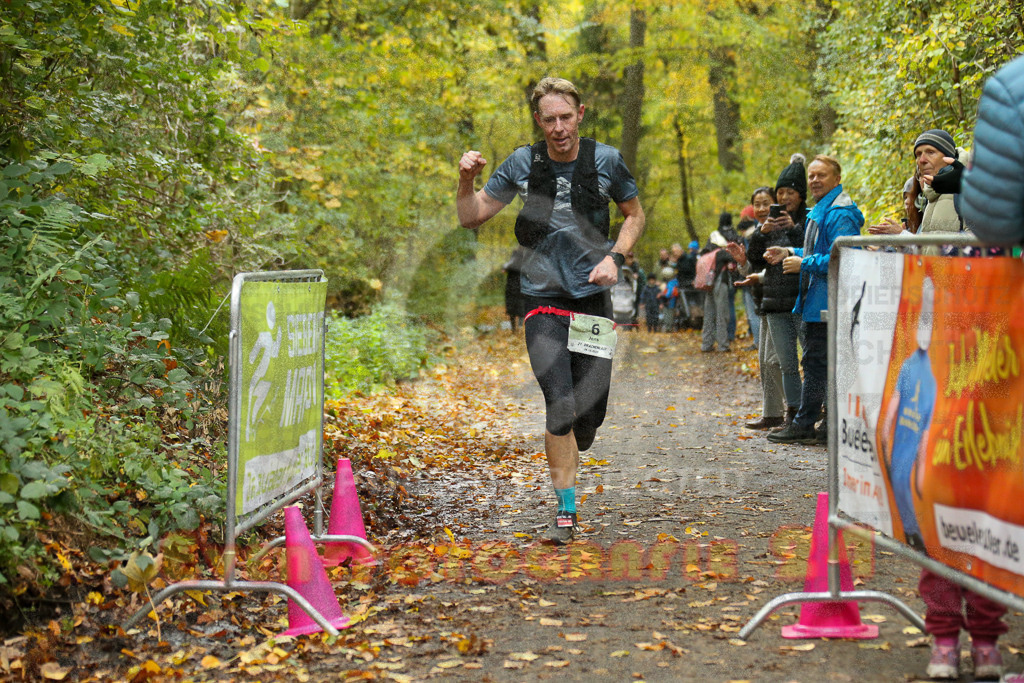 251026_1209_EX1_9909 | Sportfotografie im Rhein-Sieg Kreis, Köln, Bonn, NRW, Rheinland Pfalz, Hessen, etc. Unser Tätigkeitsfeld umfasst den Laufsport vom Volkslauf über den Marathon, Duathlon, Triathon bis zum Ultralauf wie Kölnpfad Ultra oder Schindertrail.