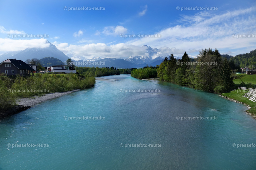 welltvi-Lechbruecke-Pflach_Schoenwetter-16052019-DSD01306 | Info aus dem Bezirk Reutte/Ausserfern Tirol sowie eine umfangreiche Bilddatenbank über die gesamte Region: Lechtal, Talkessel Reutte, Tannheimertal, Zwischentoren. Lech, Plansee, Zugspitze, Grenztunnel, B179, Fernpassstraße, Verkehr, Lawinen, Tradition, - Realisiert mit Pictrs.com