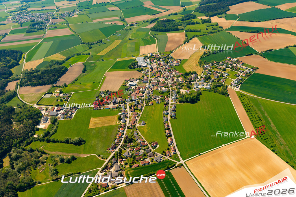 Das Luftbild zeigt : Herrnwahlthann Hausen - Die Luftaufnahme wurde 2024 vom UL-Flugzeug aus erstellt ( keine Drohne ) - Hochauflösende Luftaufnahme - Für grossformatige Ausdrucke geeignet. Die Geschenkidee !Mit Lizenz und Bildrechte bestellbar