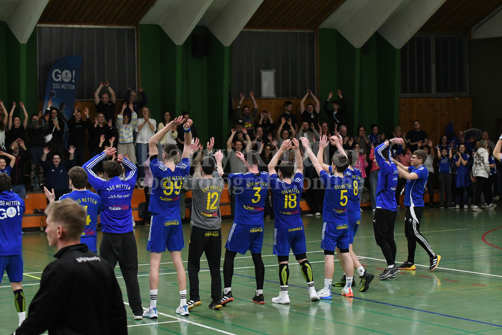 SSG Metten : SpVgg Altenerding | Die SSG Metten jubelt mit ihren Fans - Realisiert mit Pictrs.com