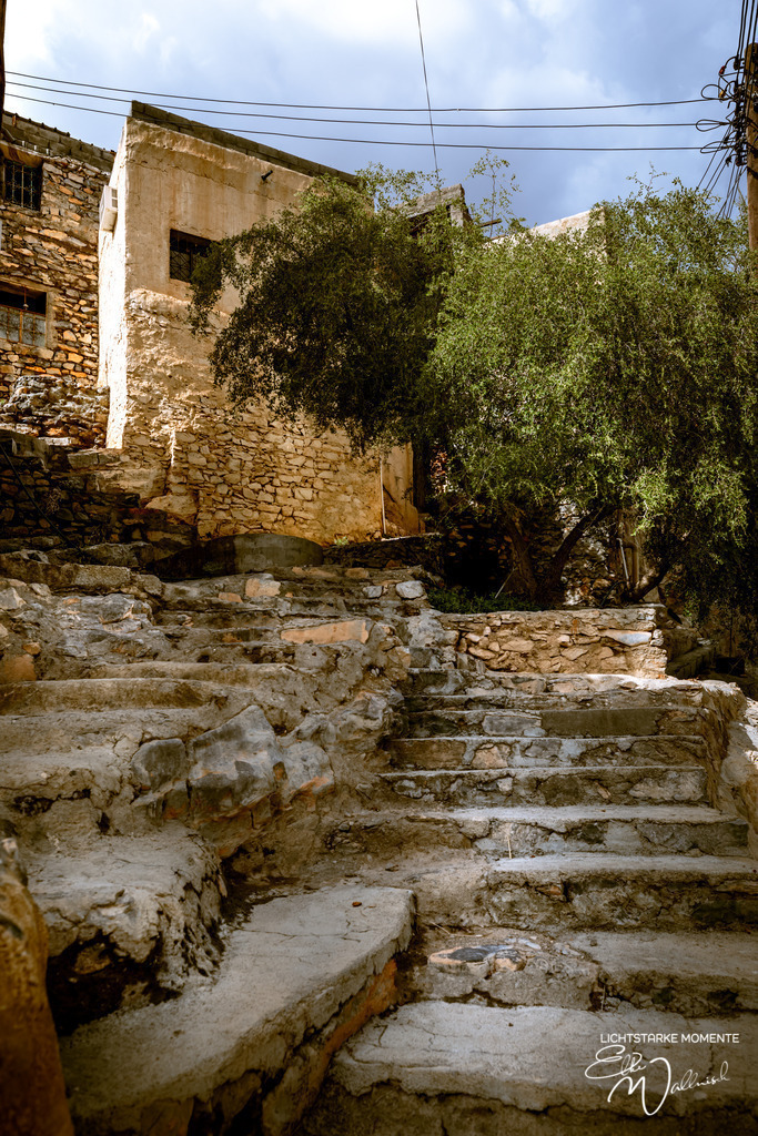 Bergdorf Misfah, Oman | Herzlich willkommen auf meiner Seite! Ich bin Elke Wallnisch, Deine Fotografin für lichtstarke Momente. Der Name steht für alles, was mich mit der Fotografie verbindet: Das Licht und seine machtvolle Wirkung auf eine Situation oder unsere Stimmung - Realisiert mit Pictrs.com